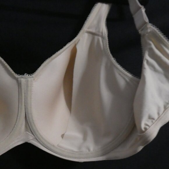 WACOAL | 40 DDD | Elegant Beige Comfort Bra | Wired | *Padding Not Included - Picture 12 of 13